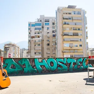 Hostel D1, Tiran